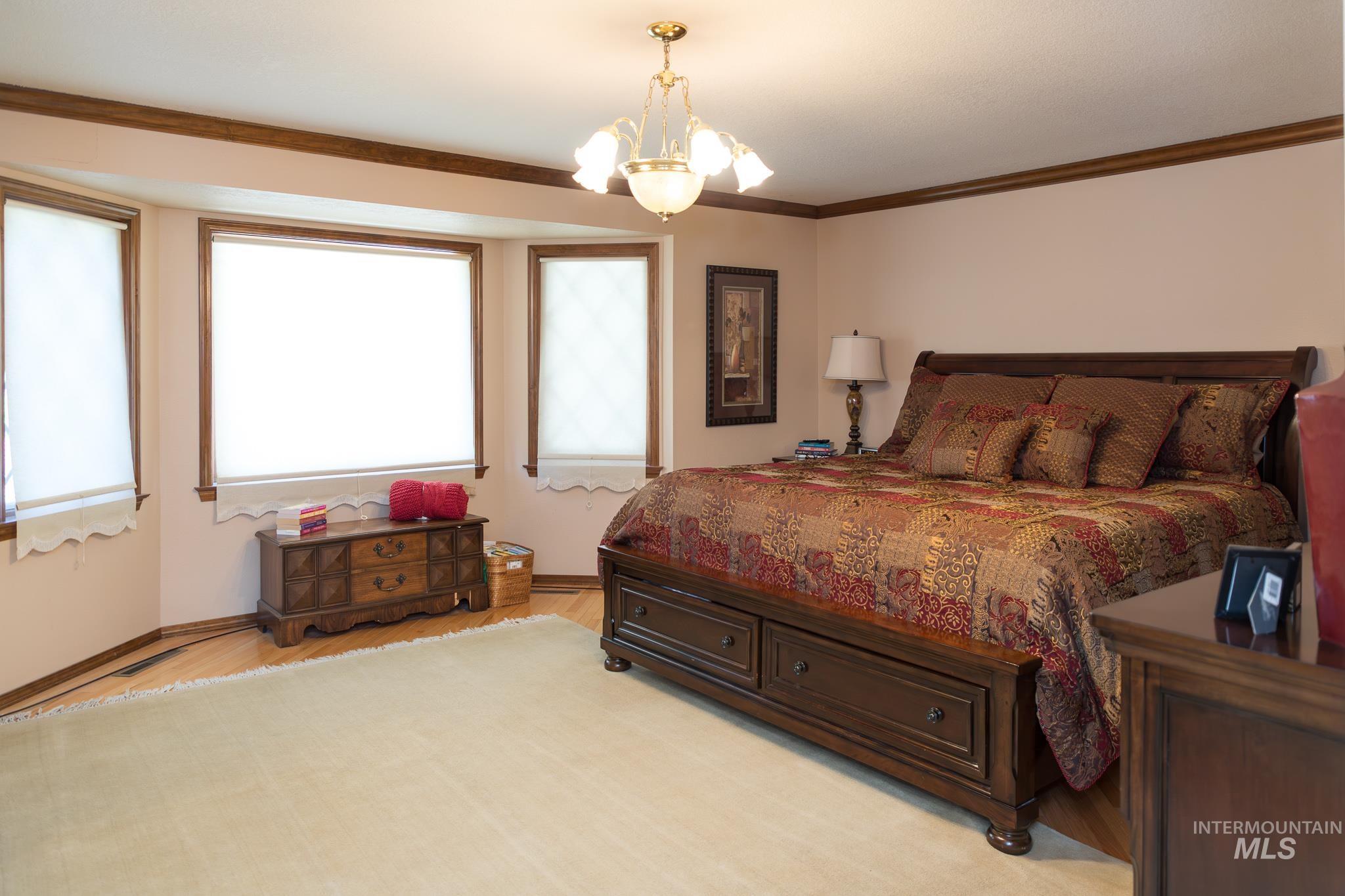 1015 SW 12th St, Ontario, Oregon 97914, 5 Bedrooms, 4.5 Bathrooms, Residential For Sale, Price $599,000, 98989407