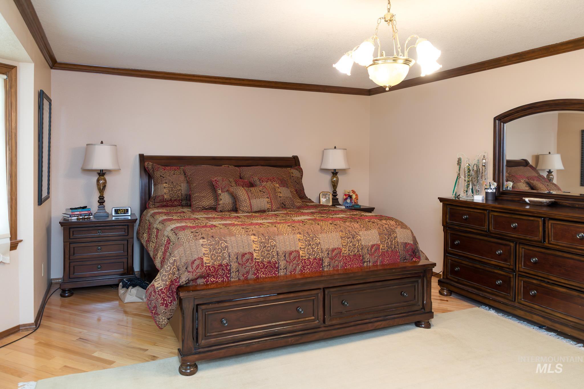 1015 SW 12th St, Ontario, Oregon 97914, 5 Bedrooms, 4.5 Bathrooms, Residential For Sale, Price $599,000, 98989407