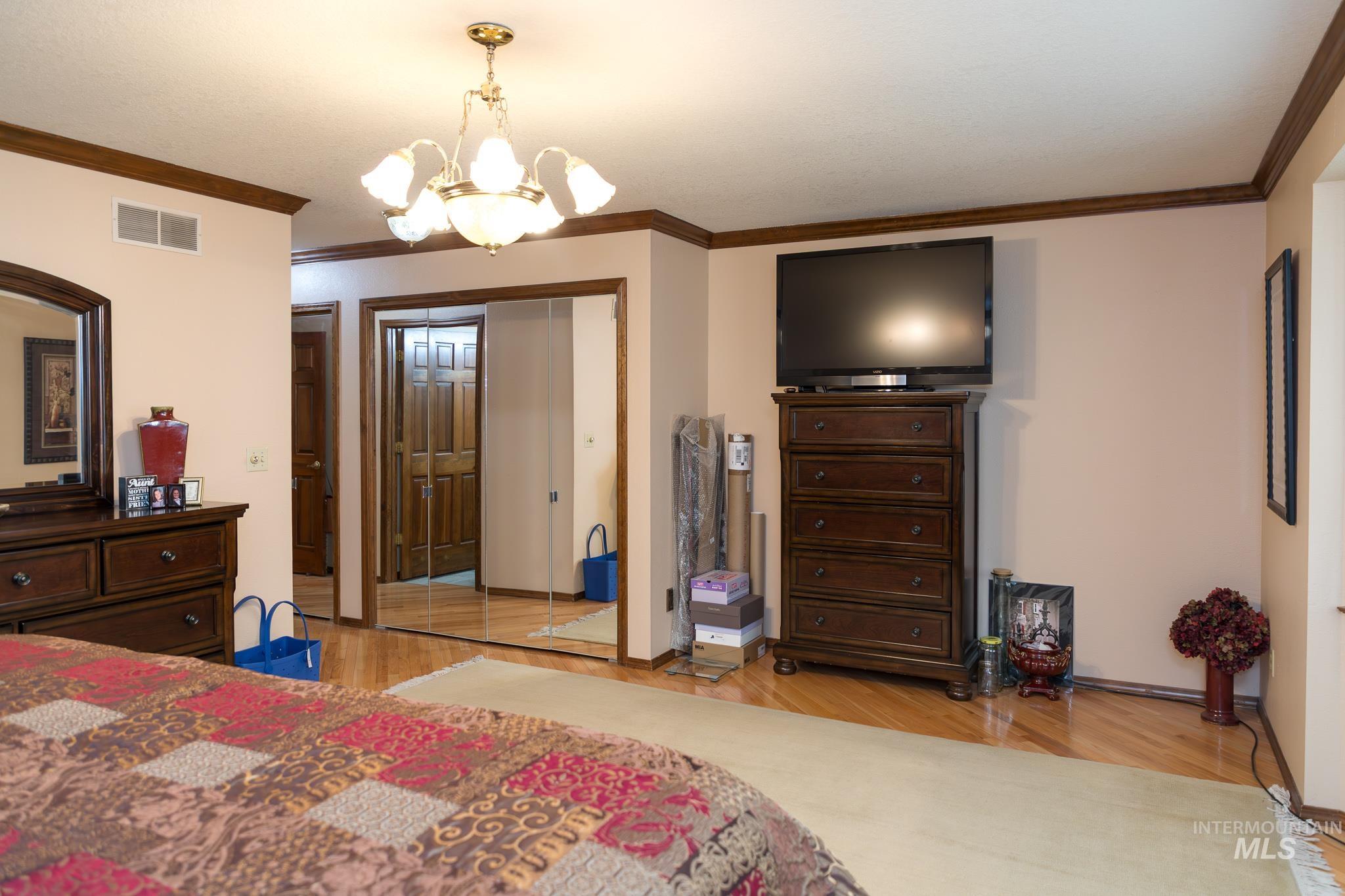 1015 SW 12th St, Ontario, Oregon 97914, 5 Bedrooms, 4.5 Bathrooms, Residential For Sale, Price $599,000, 98989407