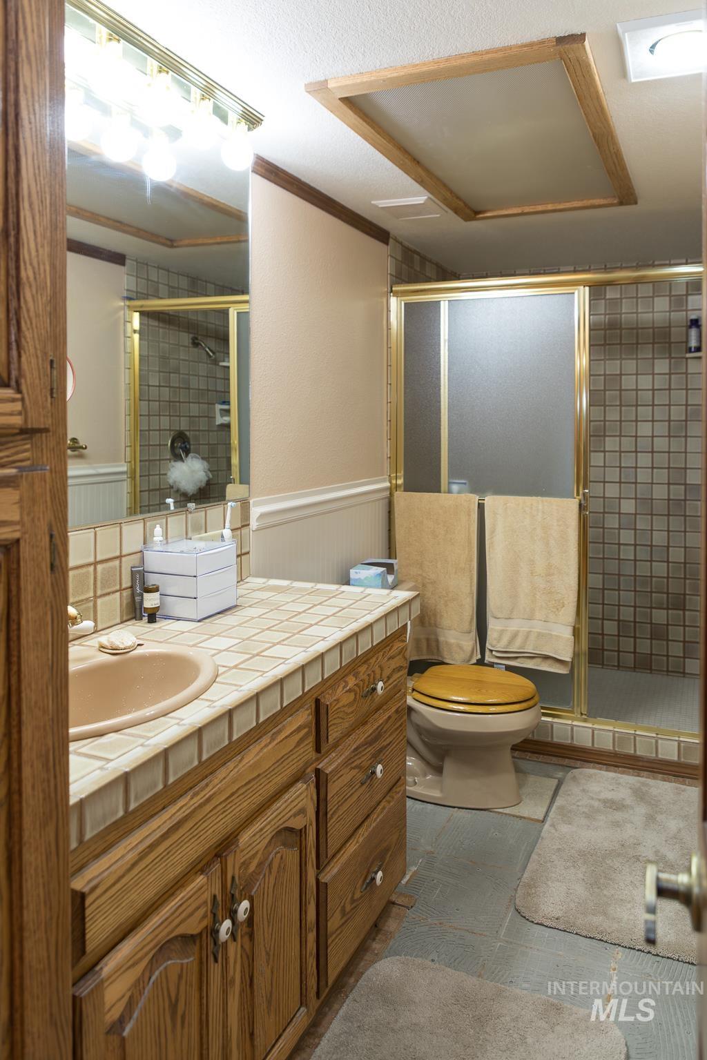 1015 SW 12th St, Ontario, Oregon 97914, 5 Bedrooms, 4.5 Bathrooms, Residential For Sale, Price $599,000, 98989407