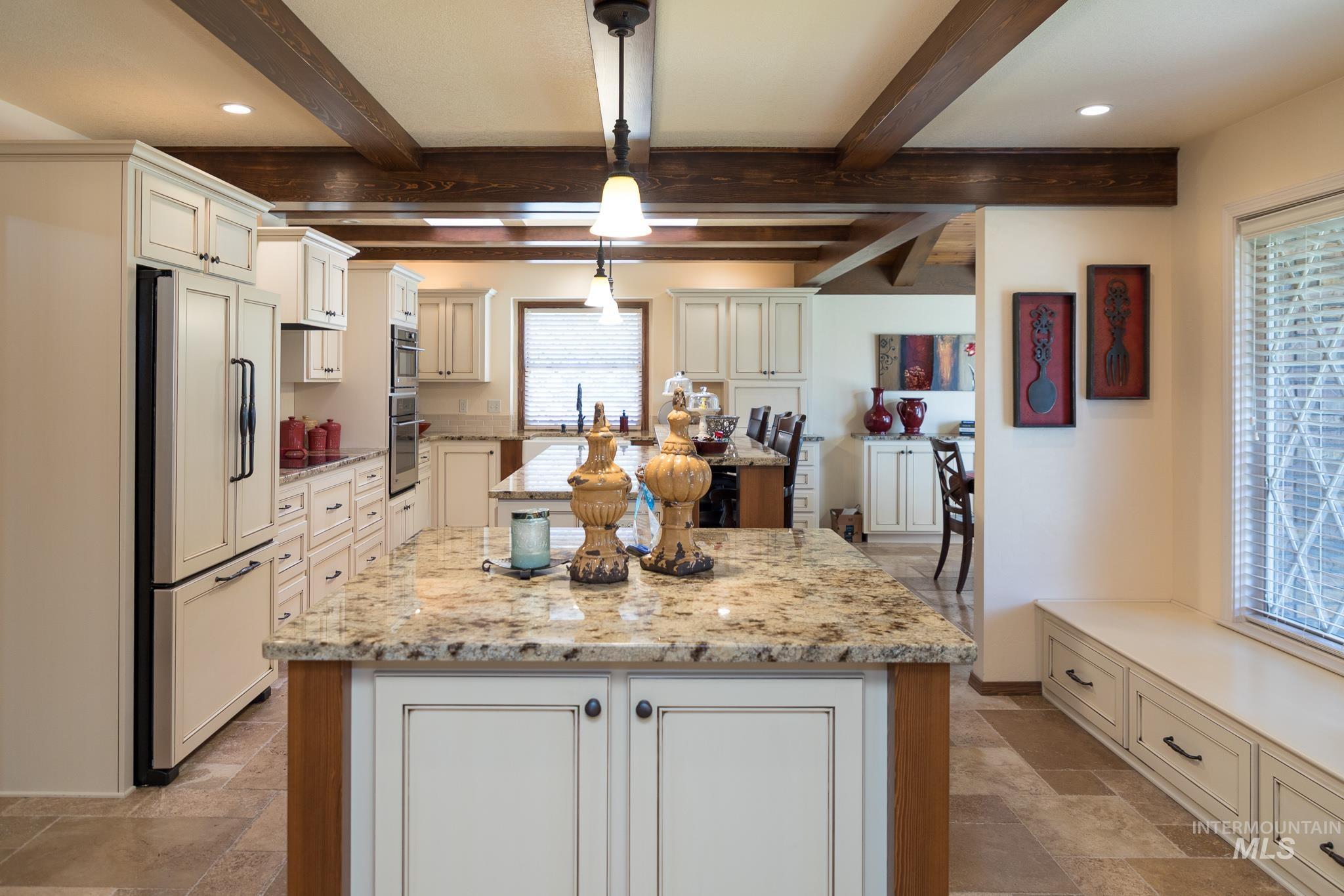 1015 SW 12th St, Ontario, Oregon 97914, 5 Bedrooms, 4.5 Bathrooms, Residential For Sale, Price $599,000, 98989407