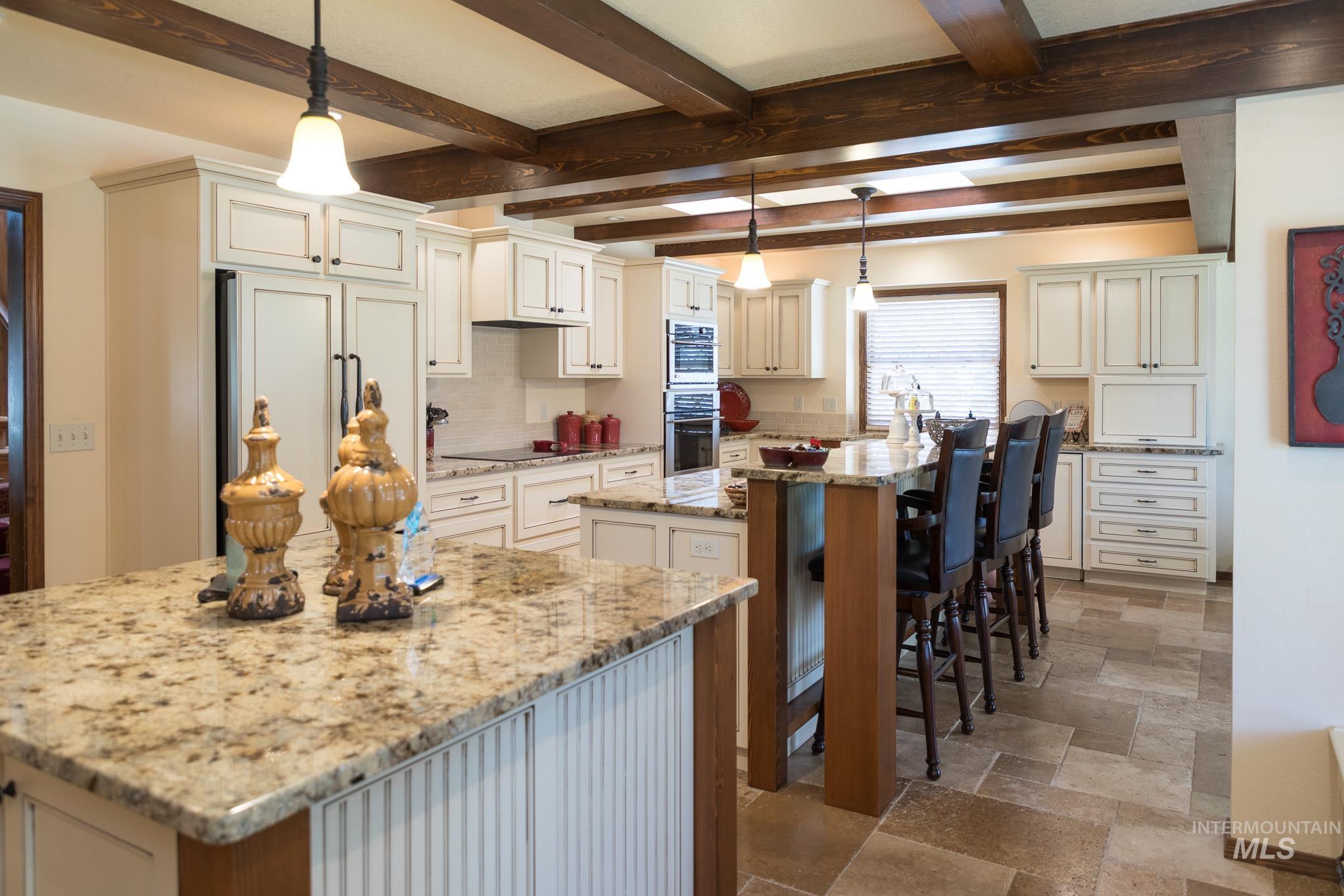 1015 SW 12th St, Ontario, Oregon 97914, 5 Bedrooms, 4.5 Bathrooms, Residential For Sale, Price $599,000, 98989407