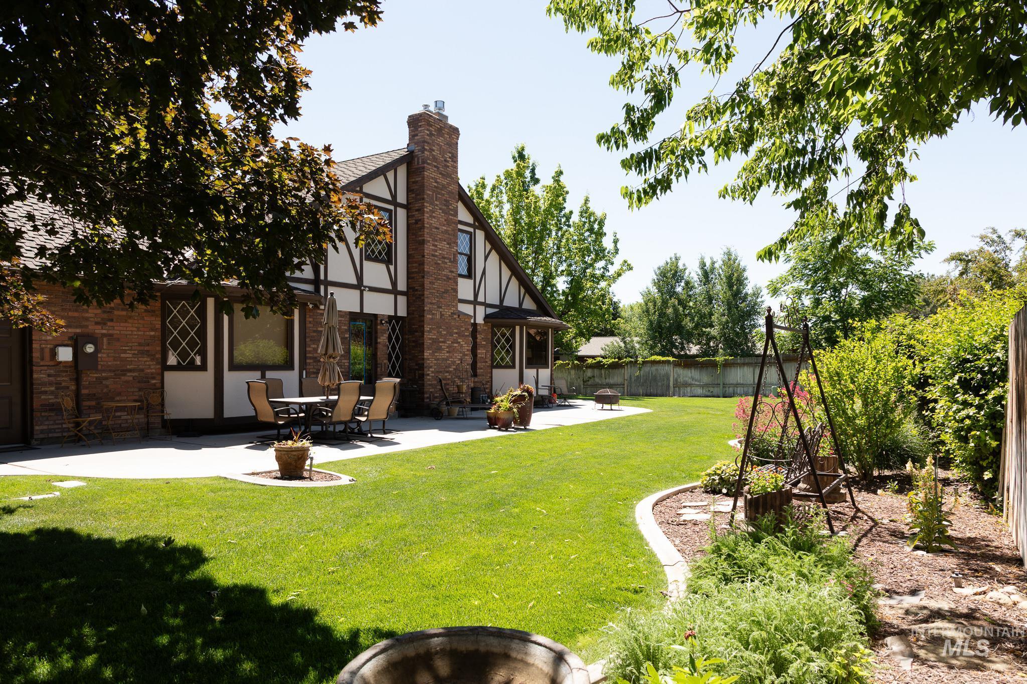 1015 SW 12th St, Ontario, Oregon 97914, 5 Bedrooms, 4.5 Bathrooms, Residential For Sale, Price $599,000, 98989407