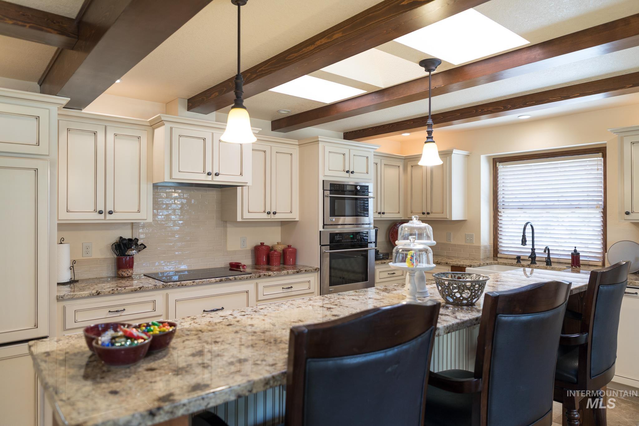 1015 SW 12th St, Ontario, Oregon 97914, 5 Bedrooms, 4.5 Bathrooms, Residential For Sale, Price $599,000, 98989407