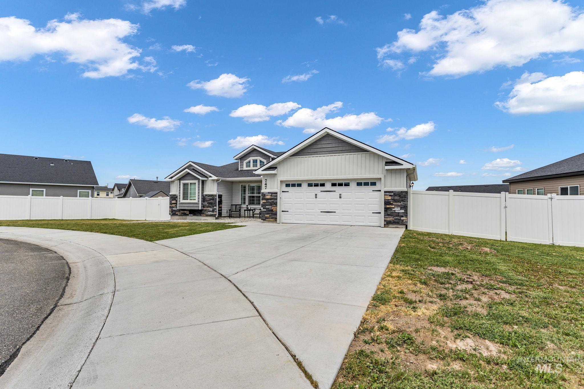 747 Kanner Ct, Twin Falls, Idaho 83301, 3 Bedrooms, 2 Bathrooms, Residential For Sale, Price $345,000, 98989416