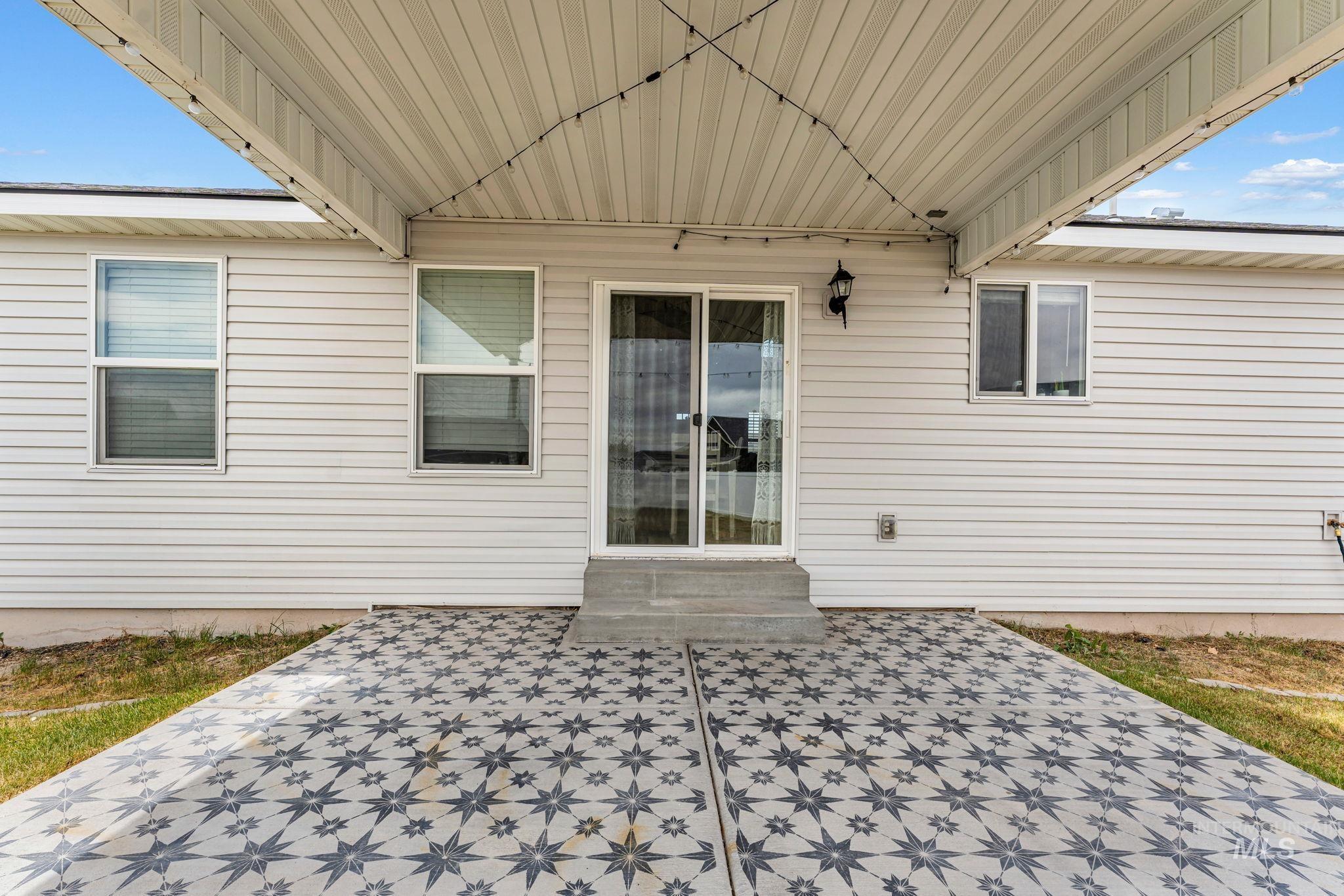 747 Kanner Ct, Twin Falls, Idaho 83301, 3 Bedrooms, 2 Bathrooms, Residential For Sale, Price $345,000, 98989416