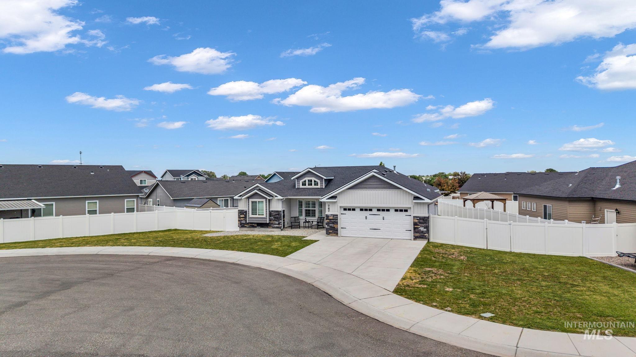 747 Kanner Ct, Twin Falls, Idaho 83301, 3 Bedrooms, 2 Bathrooms, Residential For Sale, Price $345,000, 98989416