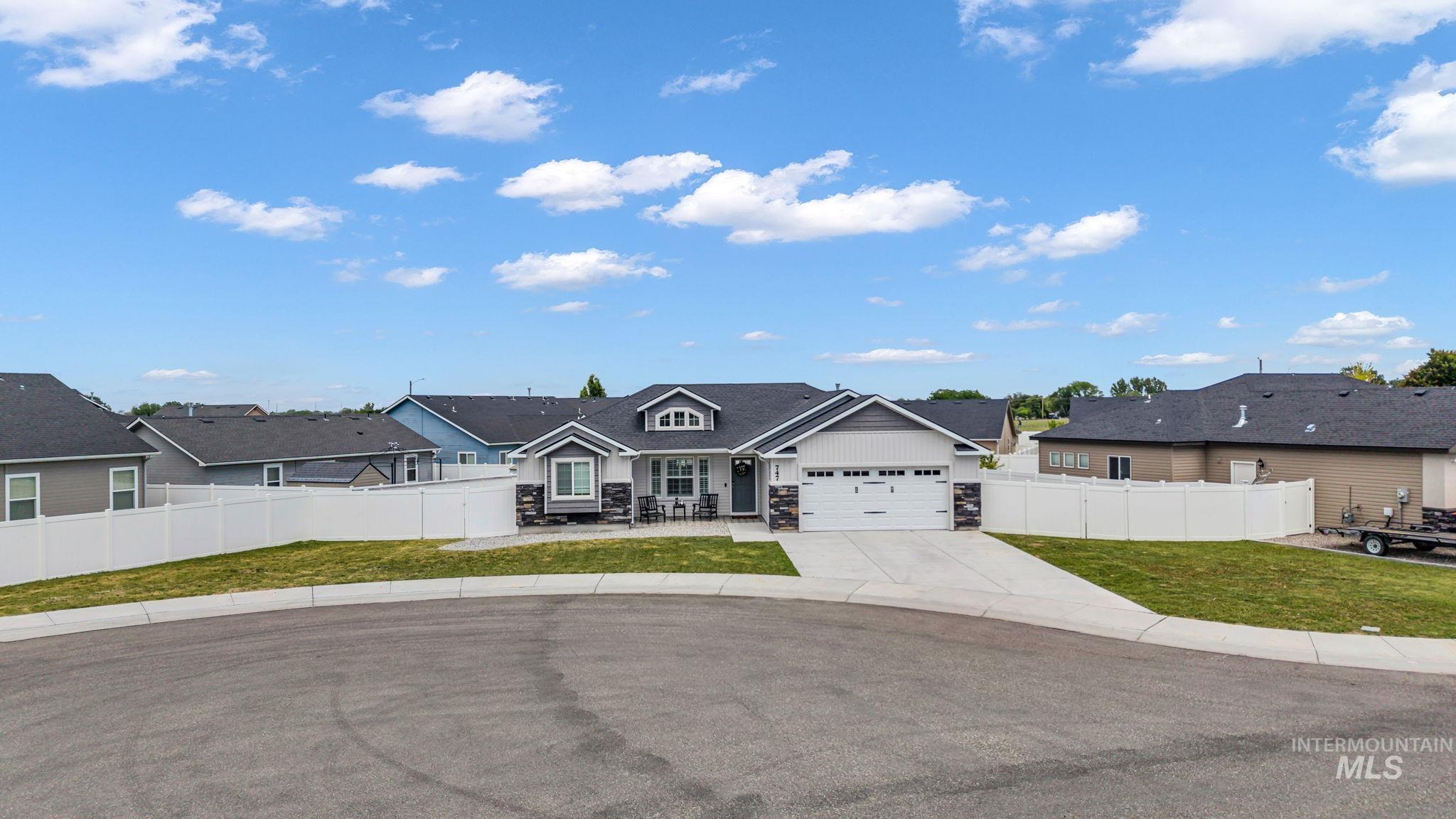 747 Kanner Ct, Twin Falls, Idaho 83301, 3 Bedrooms, 2 Bathrooms, Residential For Sale, Price $345,000, 98989416