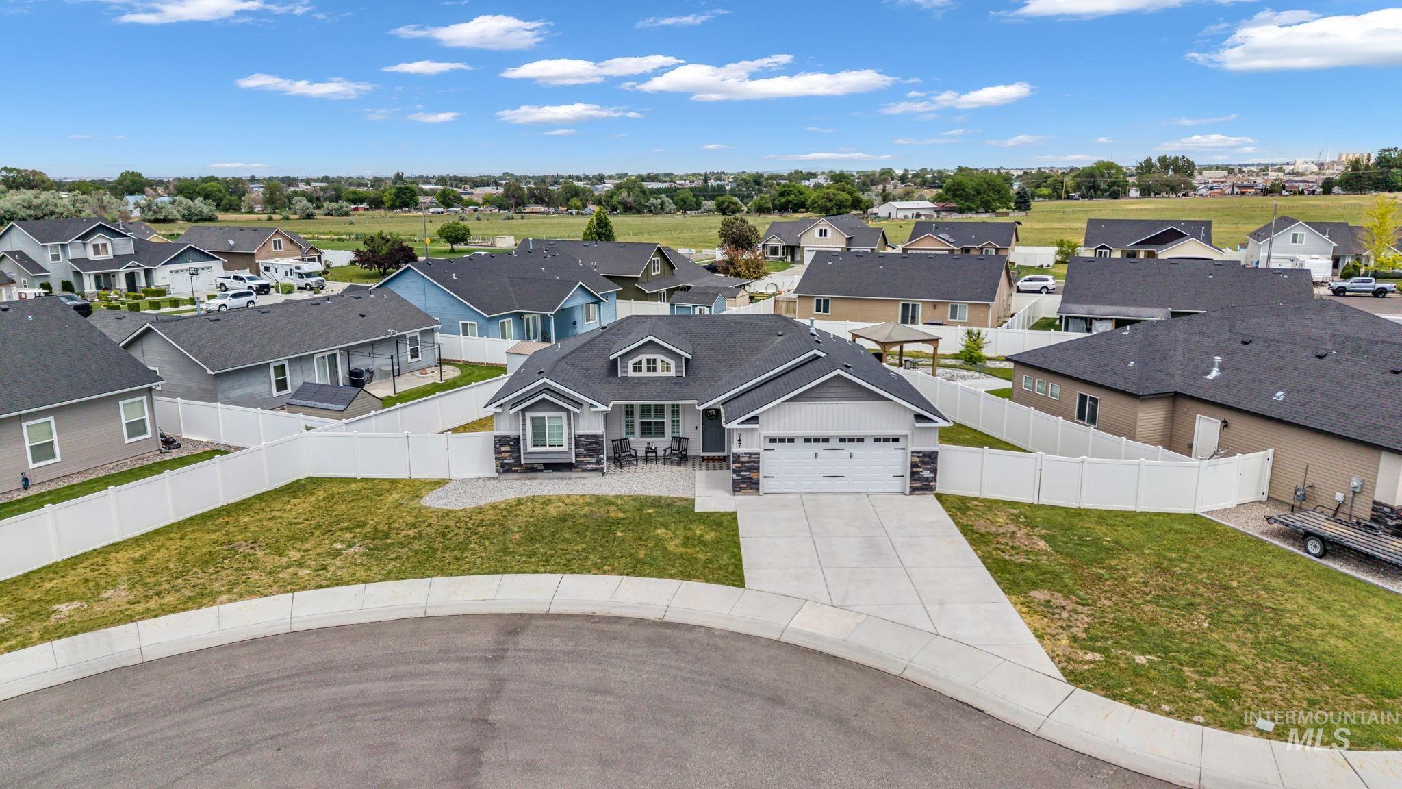 747 Kanner Ct, Twin Falls, Idaho 83301, 3 Bedrooms, 2 Bathrooms, Residential For Sale, Price $345,000, 98989416