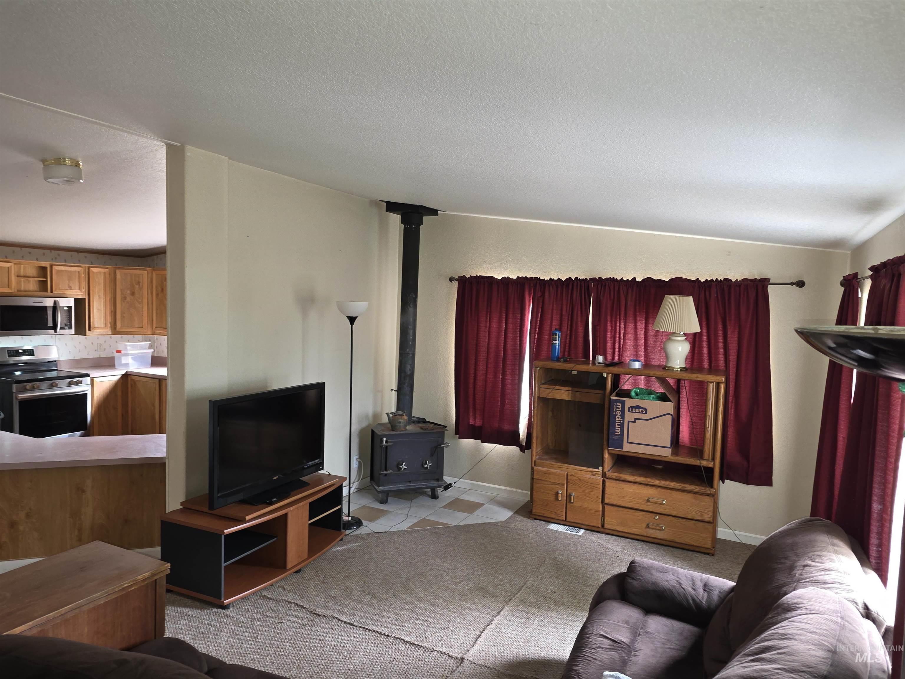 710 White Hawk Ln, Hagerman, Idaho 83332, 3 Bedrooms, 2 Bathrooms, Residential For Sale, Price $400,000, 98989427