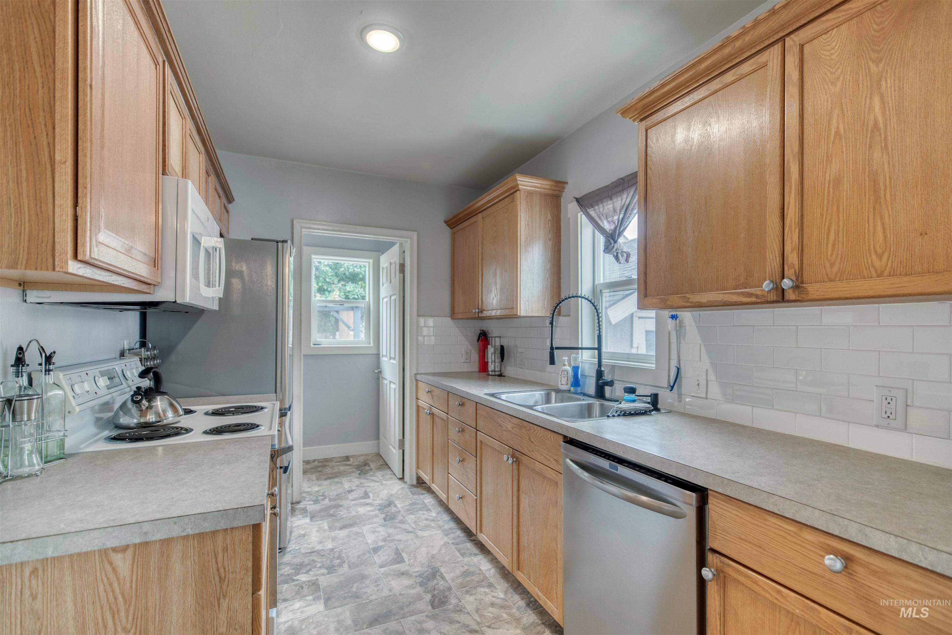 515 S 16Th Ave, Caldwell, Idaho 83605-4228, 4 Bedrooms, 2 Bathrooms, Residential For Sale, Price $335,000,MLS 98989433