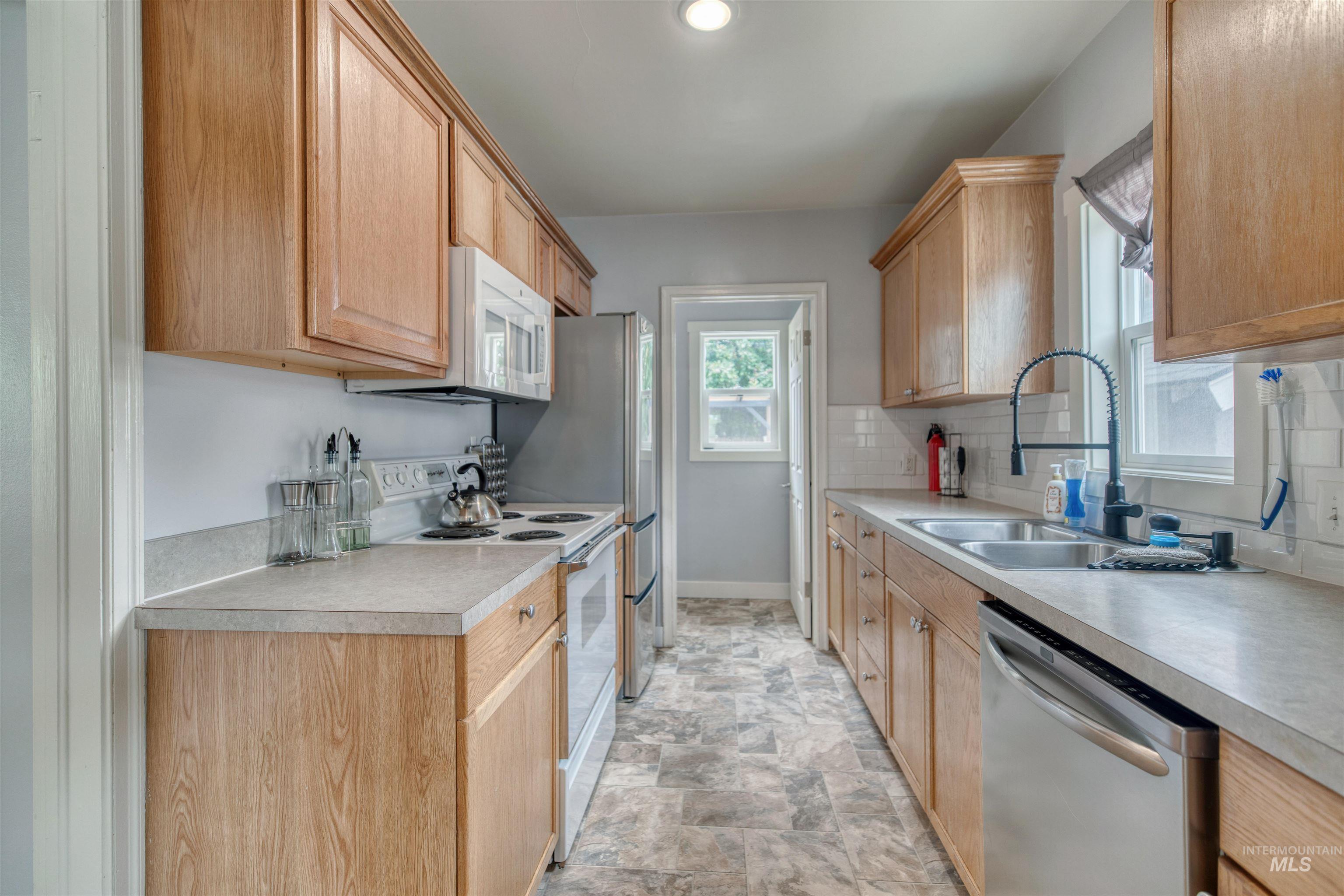 515 S 16Th Ave, Caldwell, Idaho 83605-4228, 4 Bedrooms, 2 Bathrooms, Residential For Sale, Price $335,000,MLS 98989433