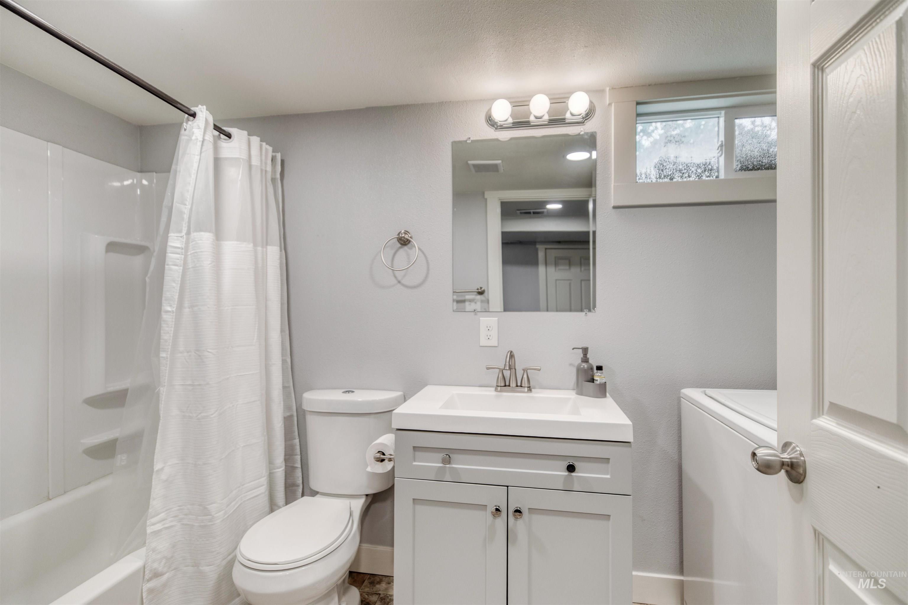 515 S 16Th Ave, Caldwell, Idaho 83605-4228, 4 Bedrooms, 2 Bathrooms, Residential For Sale, Price $335,000,MLS 98989433