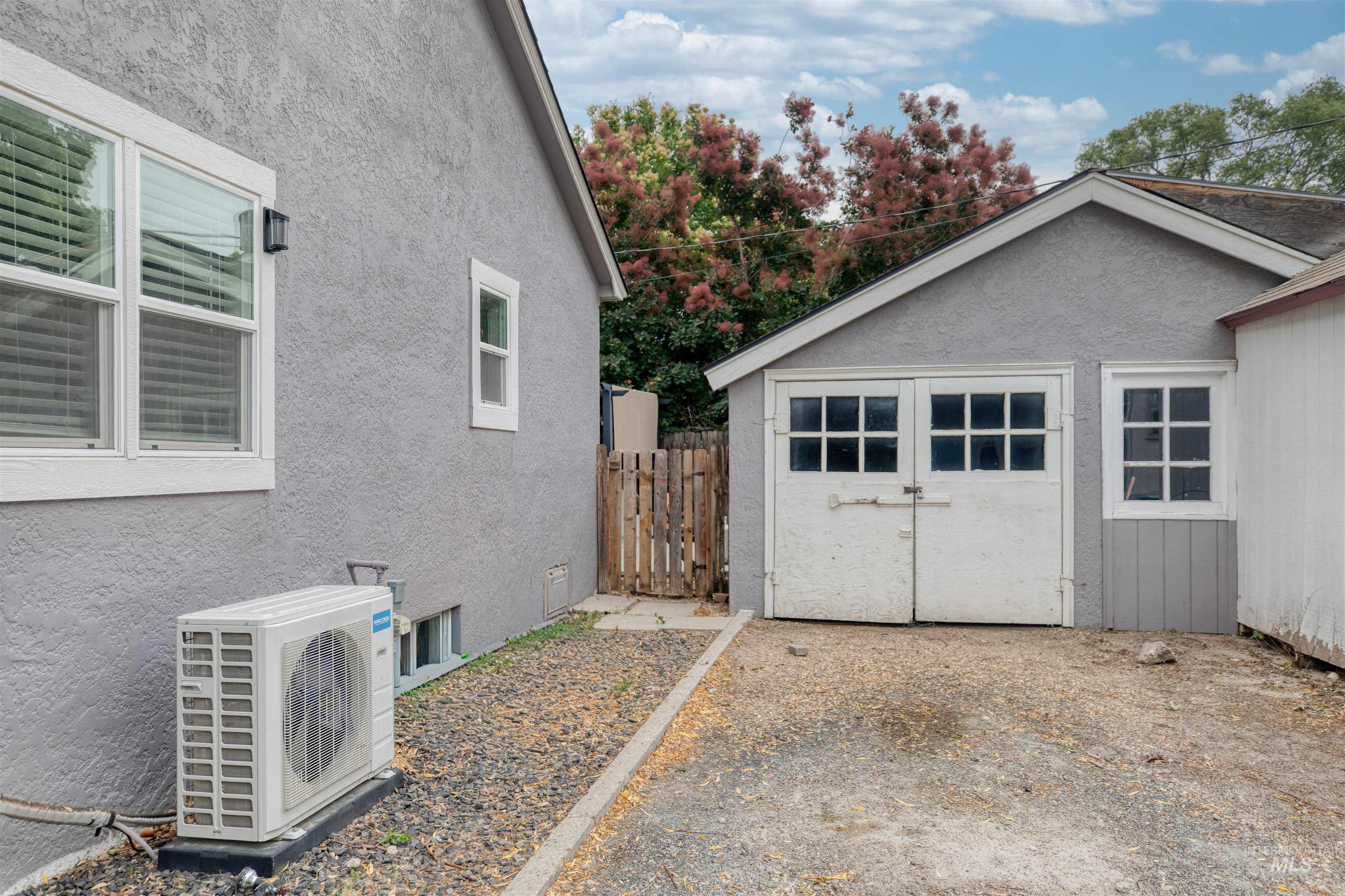515 S 16Th Ave, Caldwell, Idaho 83605-4228, 4 Bedrooms, 2 Bathrooms, Residential For Sale, Price $335,000,MLS 98989433