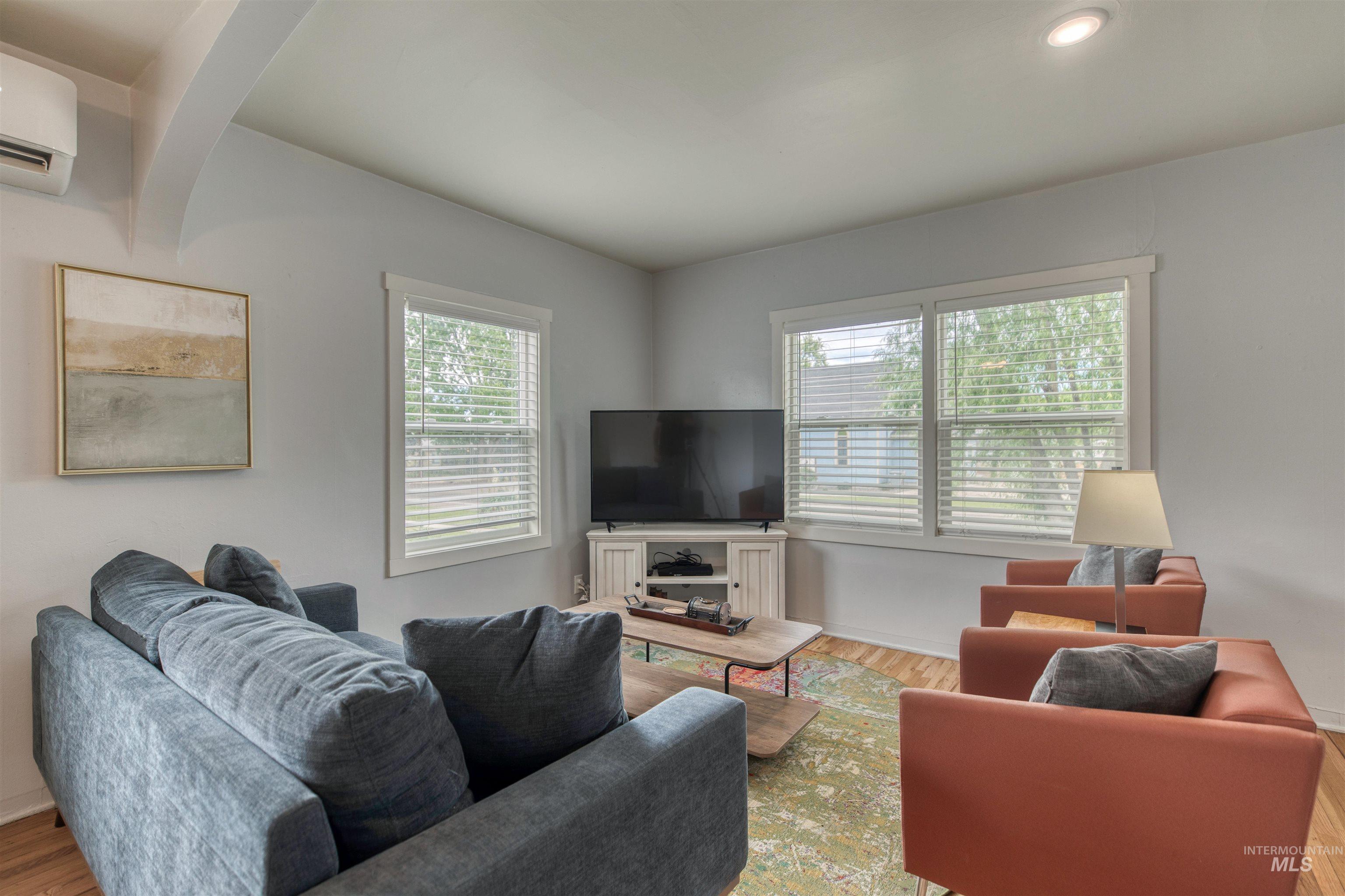 515 S 16Th Ave, Caldwell, Idaho 83605-4228, 4 Bedrooms, 2 Bathrooms, Residential For Sale, Price $335,000,MLS 98989433