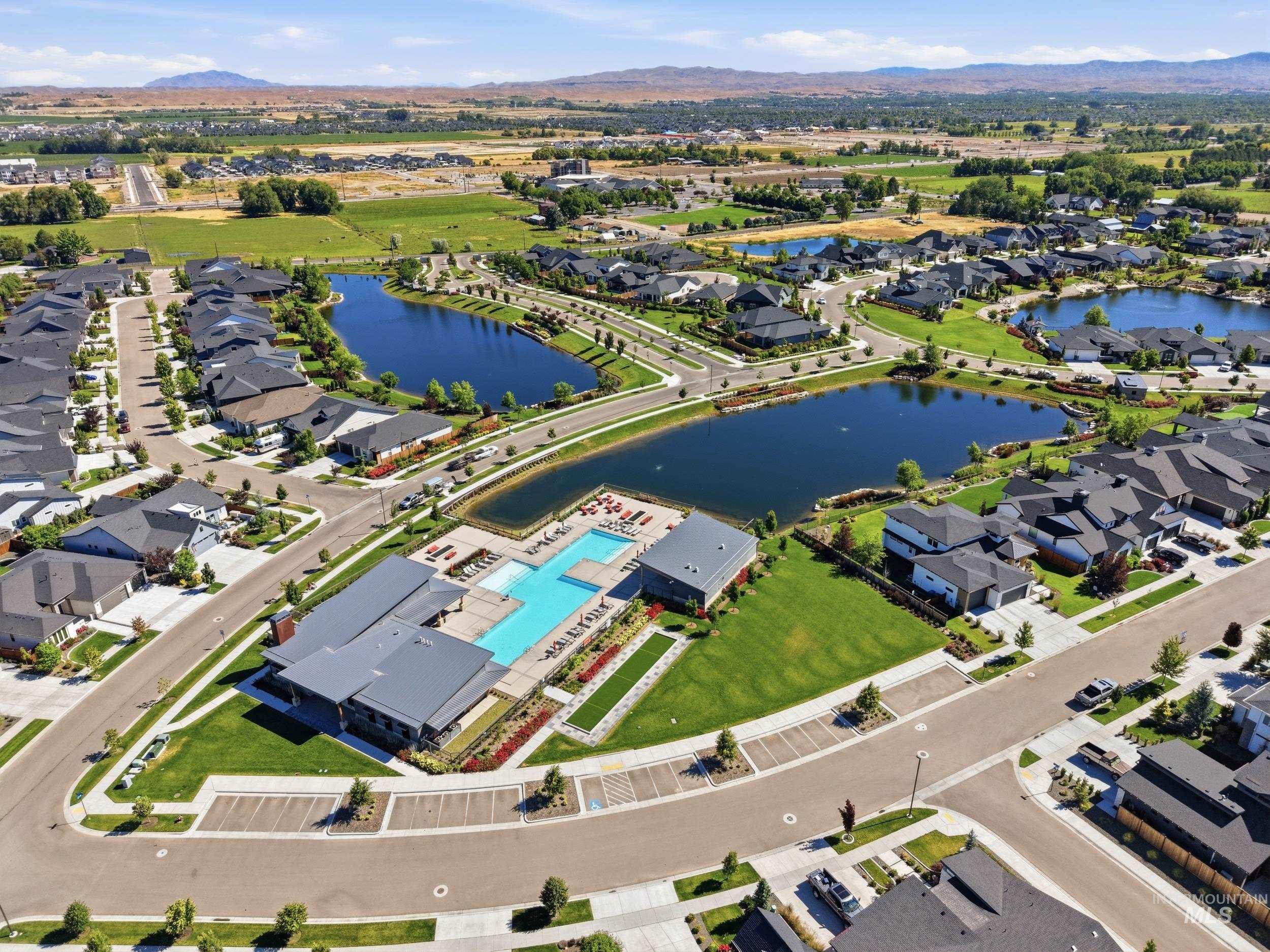 8416 W Meltwater Ln, Eagle, Idaho 83616, 3 Bedrooms, 2 Bathrooms, Residential For Sale, Price $569,900,MLS 98989440