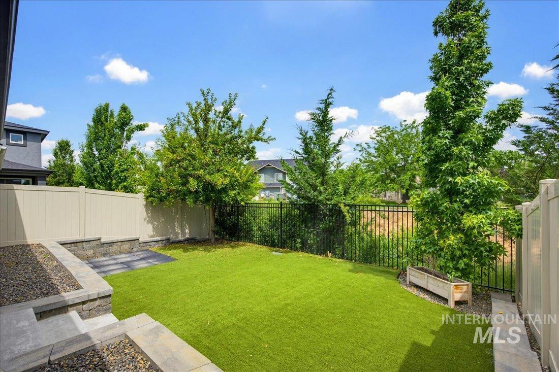 1876 E Knobcone Drive, Meridian, Idaho 83642, 3 Bedrooms, 2.5 Bathrooms, Residential For Sale, Price $539,000,MLS 98989441