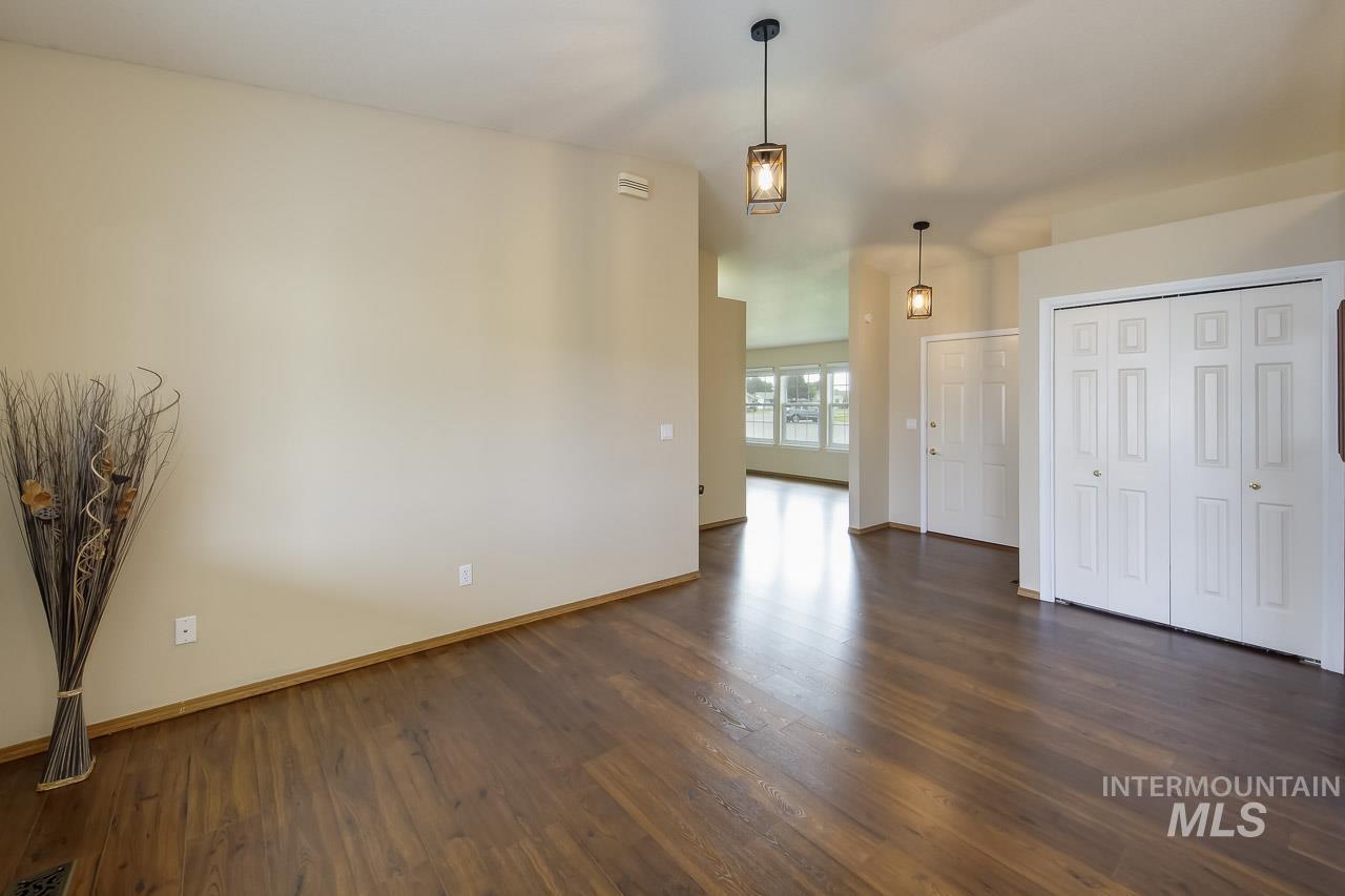 1100 Burnett Dr, Nampa, Idaho 83651, 3 Bedrooms, 2 Bathrooms, Residential For Sale, Price $325,000,MLS 98989445