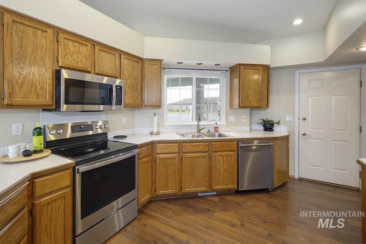 1100 Burnett Dr, Nampa, Idaho 83651, 3 Bedrooms, 2 Bathrooms, Residential For Sale, Price $325,000,MLS 98989445