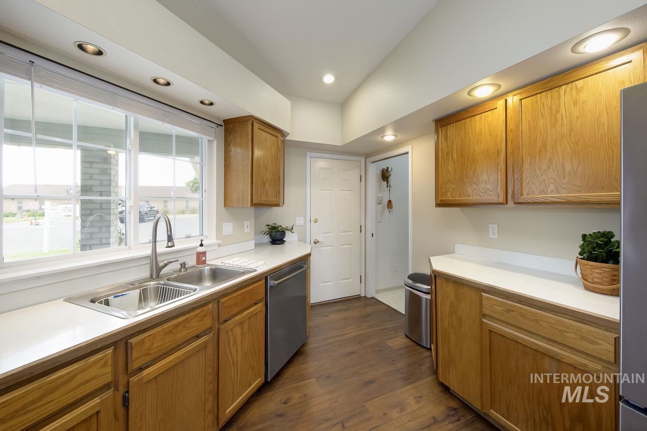 1100 Burnett Dr, Nampa, Idaho 83651, 3 Bedrooms, 2 Bathrooms, Residential For Sale, Price $325,000,MLS 98989445