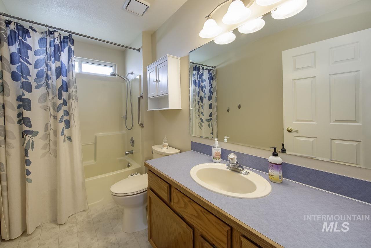 1100 Burnett Dr, Nampa, Idaho 83651, 3 Bedrooms, 2 Bathrooms, Residential For Sale, Price $325,000,MLS 98989445