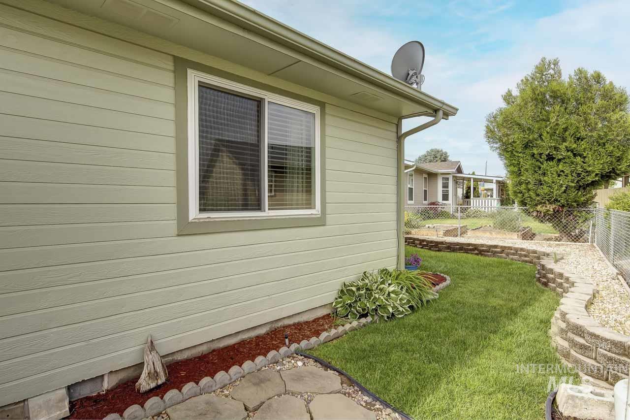 1100 Burnett Dr, Nampa, Idaho 83651, 3 Bedrooms, 2 Bathrooms, Residential For Sale, Price $325,000,MLS 98989445
