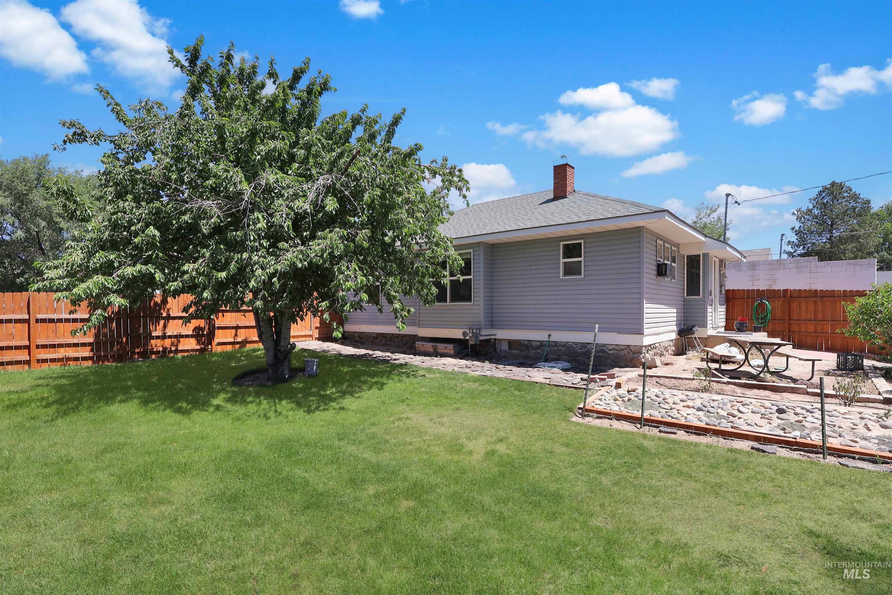 409 E Ave C, Jerome, Idaho 83338, 3 Bedrooms, 1 Bathroom, Residential For Sale, Price $295,000,MLS 98989446