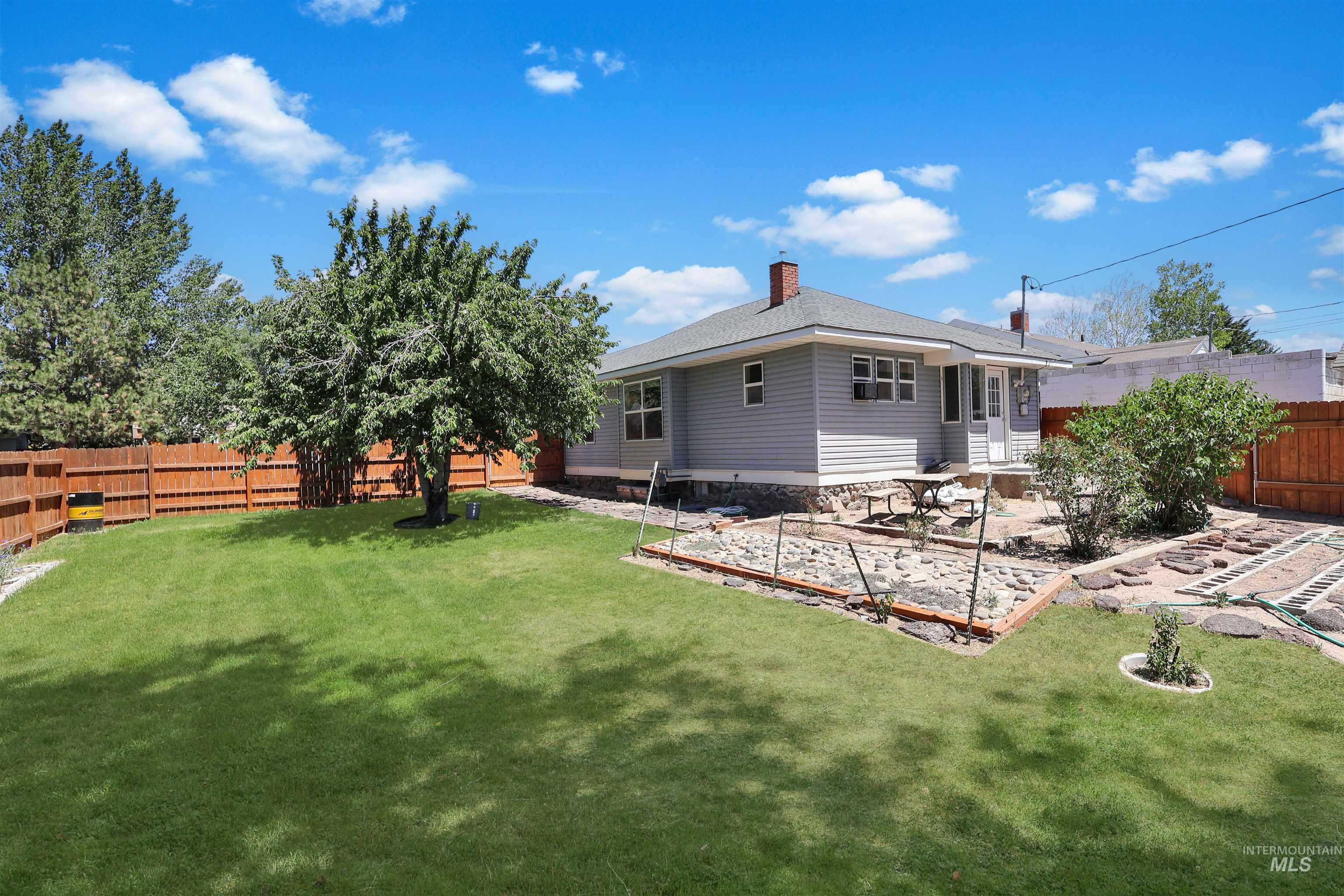 409 E Ave C, Jerome, Idaho 83338, 3 Bedrooms, 1 Bathroom, Residential For Sale, Price $295,000,MLS 98989446
