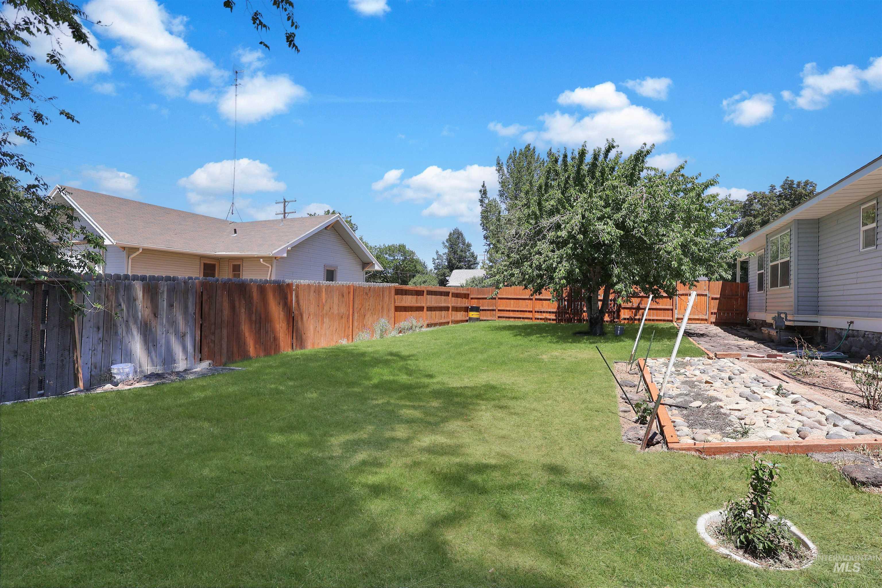 409 E Ave C, Jerome, Idaho 83338, 3 Bedrooms, 1 Bathroom, Residential For Sale, Price $295,000,MLS 98989446