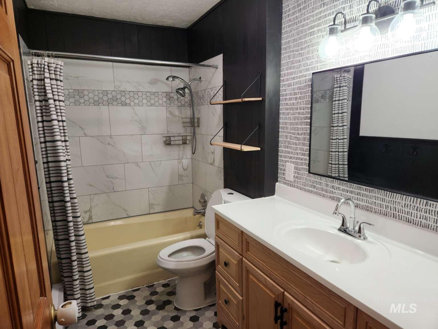 1909 Granada Dr, Twin Falls, Idaho 83301, 7 Bedrooms, 3 Bathrooms, Residential For Sale, Price $539,000,MLS 98989447