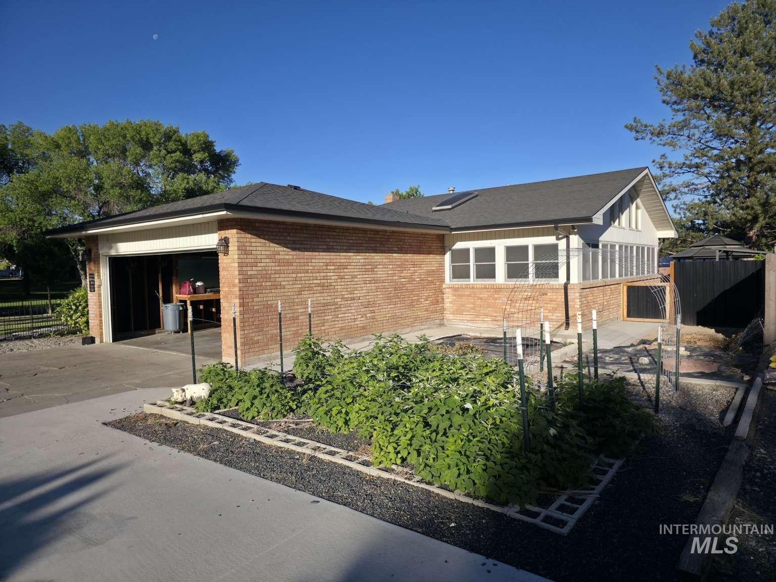 1909 Granada Dr, Twin Falls, Idaho 83301, 7 Bedrooms, 3 Bathrooms, Residential For Sale, Price $539,000,MLS 98989447