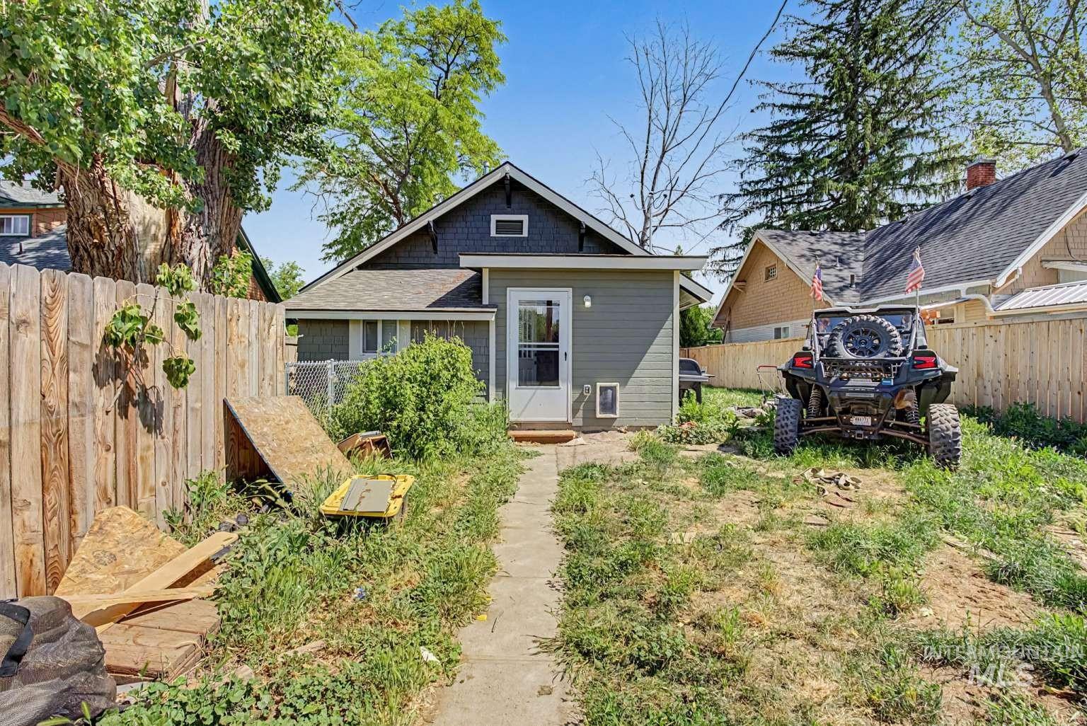 513 W Court St, Weiser, Idaho 83672, 3 Bedrooms, 2 Bathrooms, Residential For Sale, Price $299,000,MLS 98989450