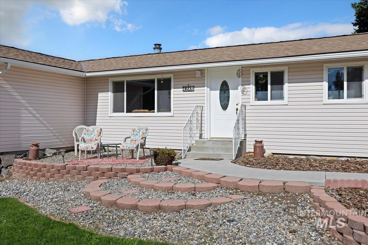 982 A E 2700 S, Hagerman, Idaho 83332, 3 Bedrooms, 3 Bathrooms, Residential For Sale, Price $539,000, 98989460