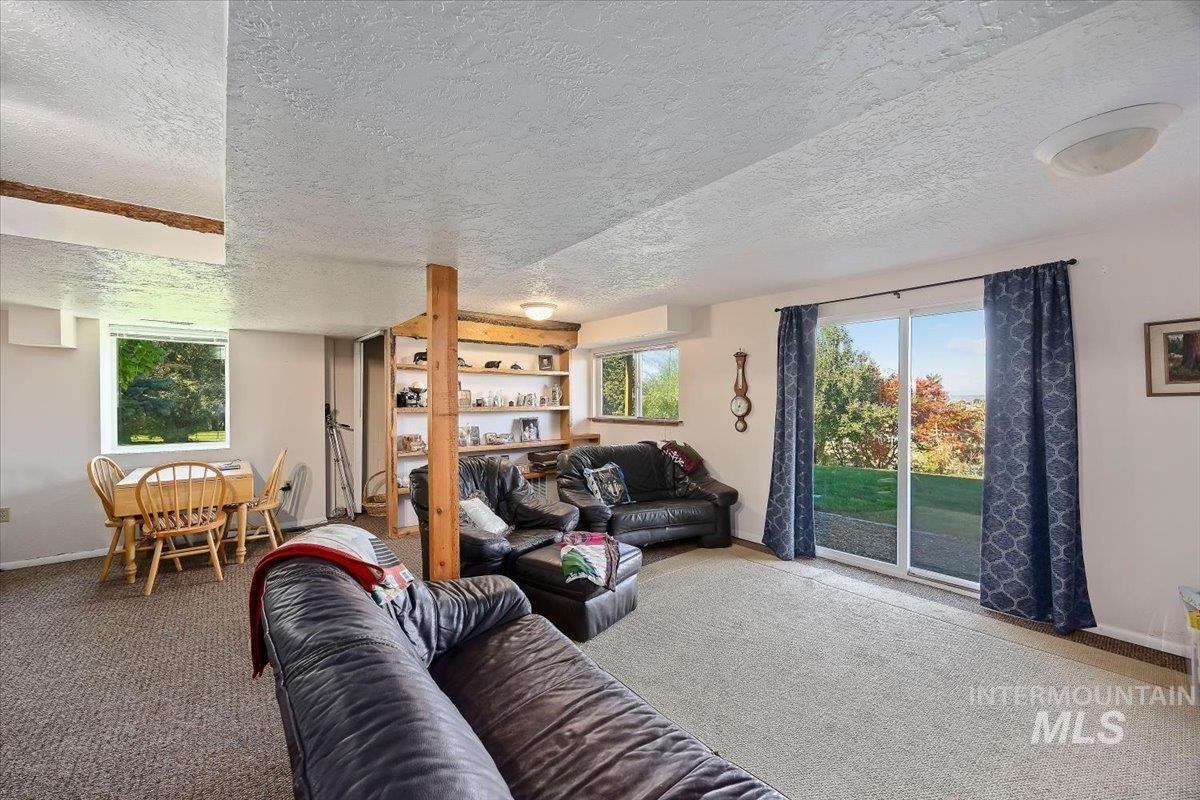 982 A E 2700 S, Hagerman, Idaho 83332, 3 Bedrooms, 3 Bathrooms, Residential For Sale, Price $539,000, 98989460