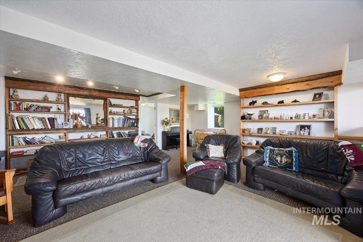 982 A E 2700 S, Hagerman, Idaho 83332, 3 Bedrooms, 3 Bathrooms, Residential For Sale, Price $539,000, 98989460