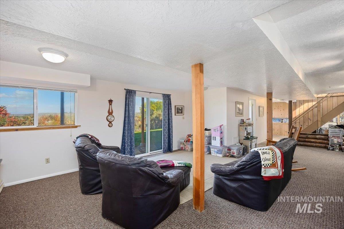 982 A E 2700 S, Hagerman, Idaho 83332, 3 Bedrooms, 3 Bathrooms, Residential For Sale, Price $539,000, 98989460