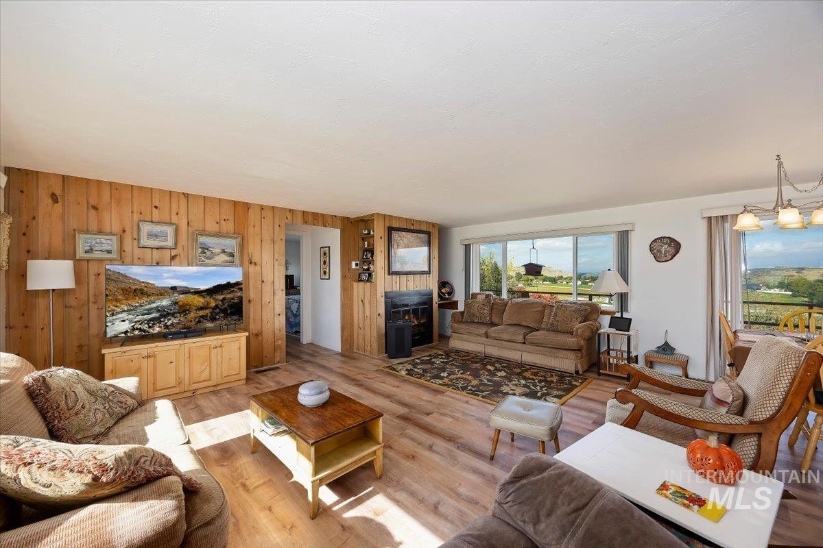 982 A E 2700 S, Hagerman, Idaho 83332, 3 Bedrooms, 3 Bathrooms, Residential For Sale, Price $539,000, 98989460