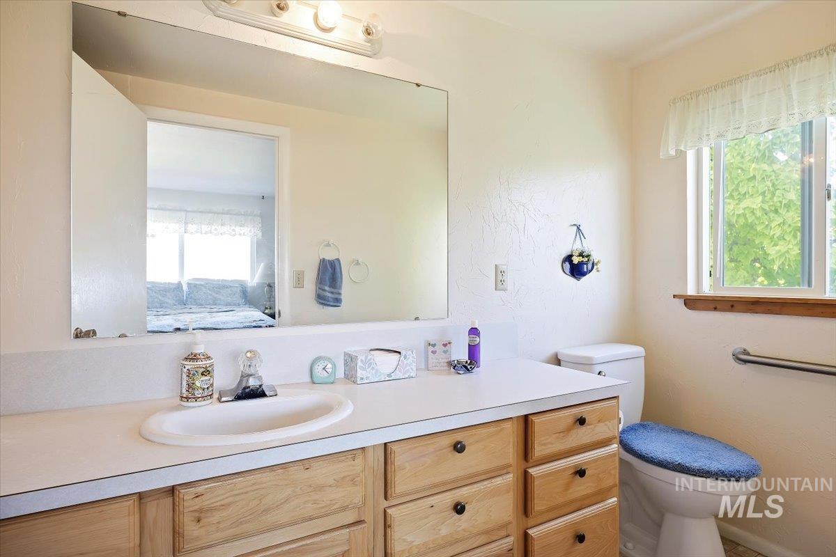982 A E 2700 S, Hagerman, Idaho 83332, 3 Bedrooms, 3 Bathrooms, Residential For Sale, Price $539,000, 98989460