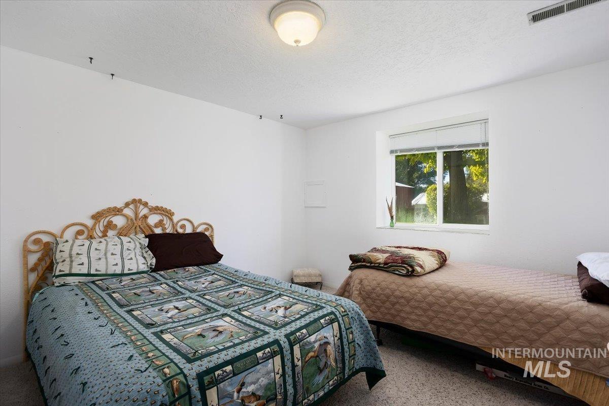 982 A E 2700 S, Hagerman, Idaho 83332, 3 Bedrooms, 3 Bathrooms, Residential For Sale, Price $539,000, 98989460