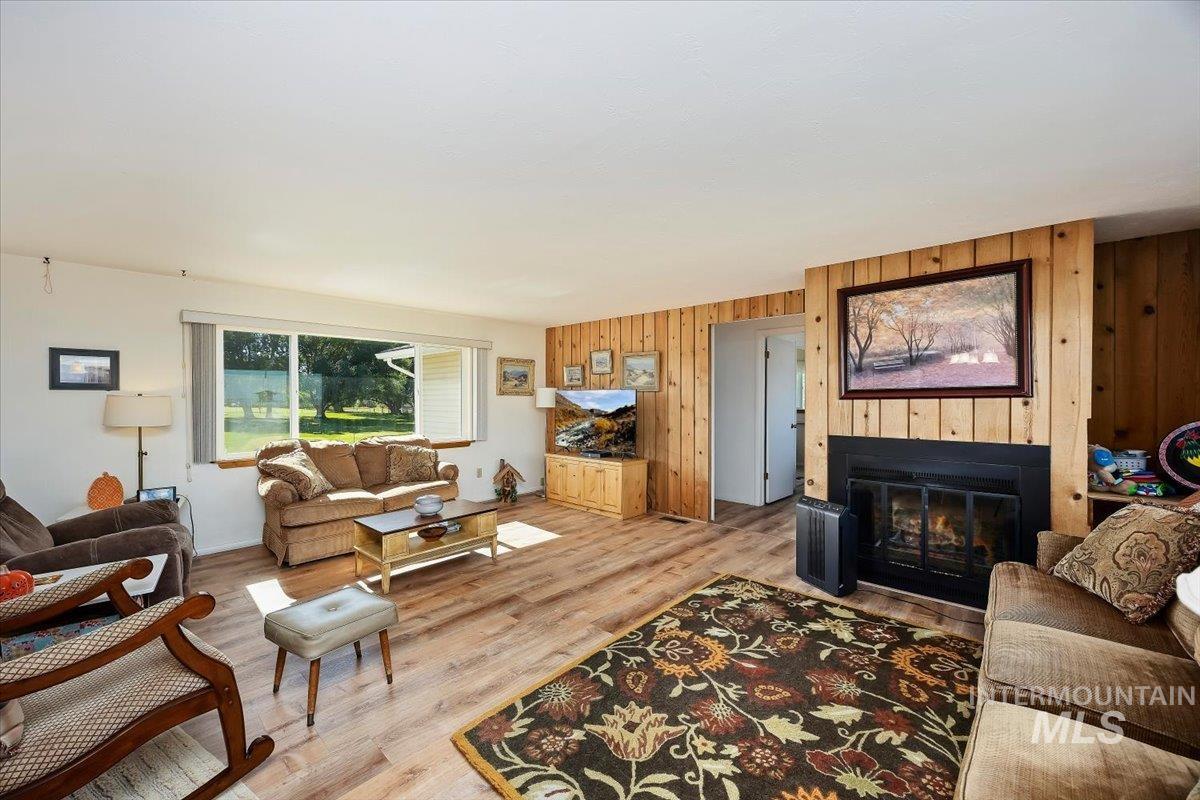 982 A E 2700 S, Hagerman, Idaho 83332, 3 Bedrooms, 3 Bathrooms, Residential For Sale, Price $539,000, 98989460