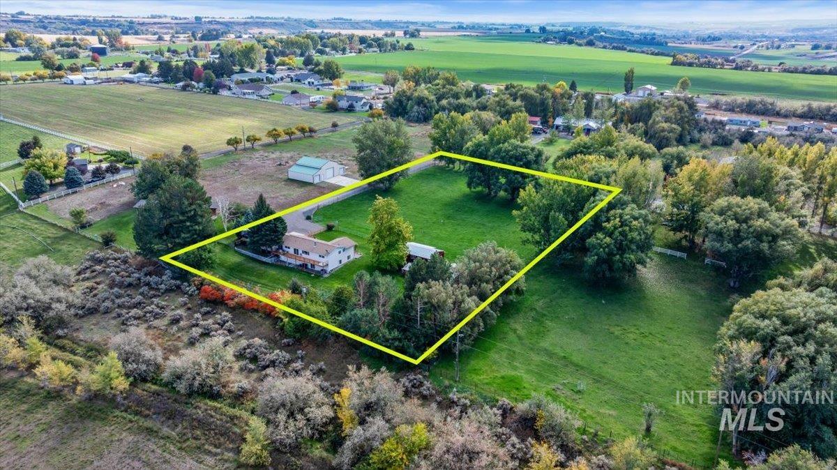 982 A E 2700 S, Hagerman, Idaho 83332, 3 Bedrooms, 3 Bathrooms, Residential For Sale, Price $539,000, 98989460