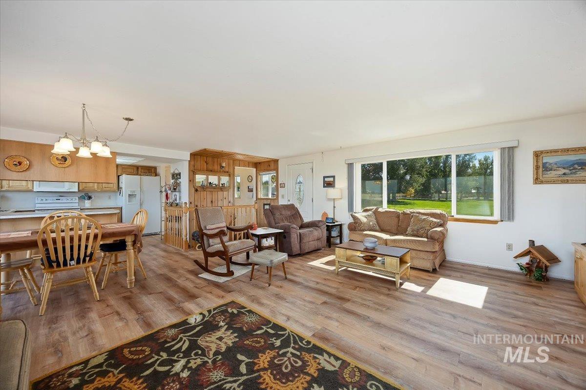 982 A E 2700 S, Hagerman, Idaho 83332, 3 Bedrooms, 3 Bathrooms, Residential For Sale, Price $539,000, 98989460
