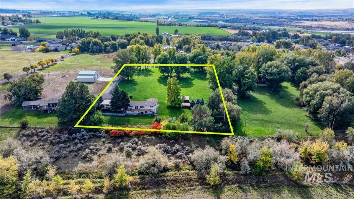 982 A E 2700 S, Hagerman, Idaho 83332, 3 Bedrooms, 3 Bathrooms, Residential For Sale, Price $539,000, 98989460
