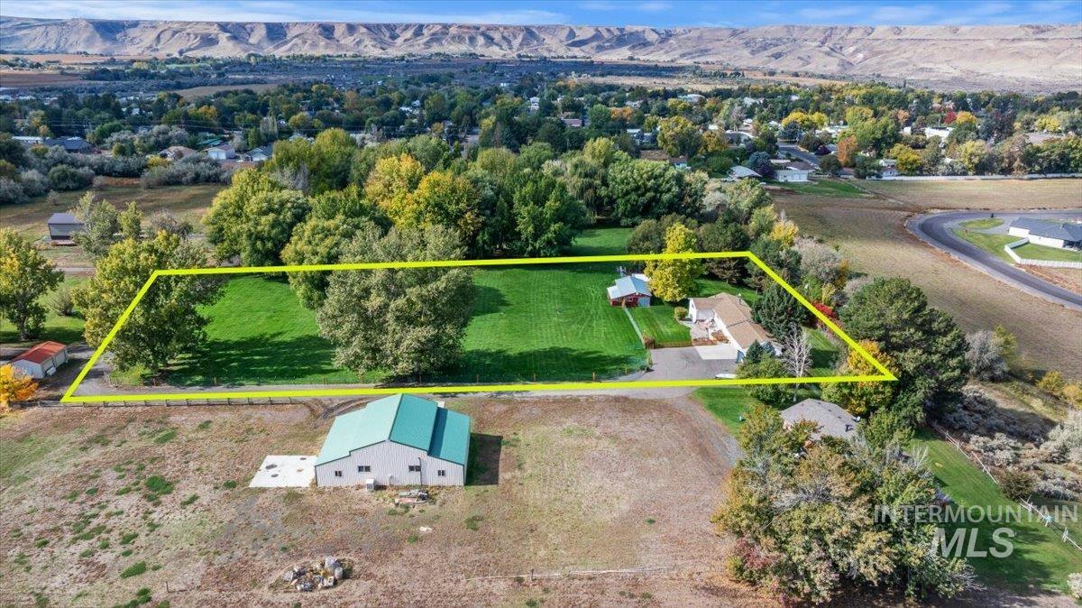 982 A E 2700 S, Hagerman, Idaho 83332, 3 Bedrooms, 3 Bathrooms, Residential For Sale, Price $539,000, 98989460