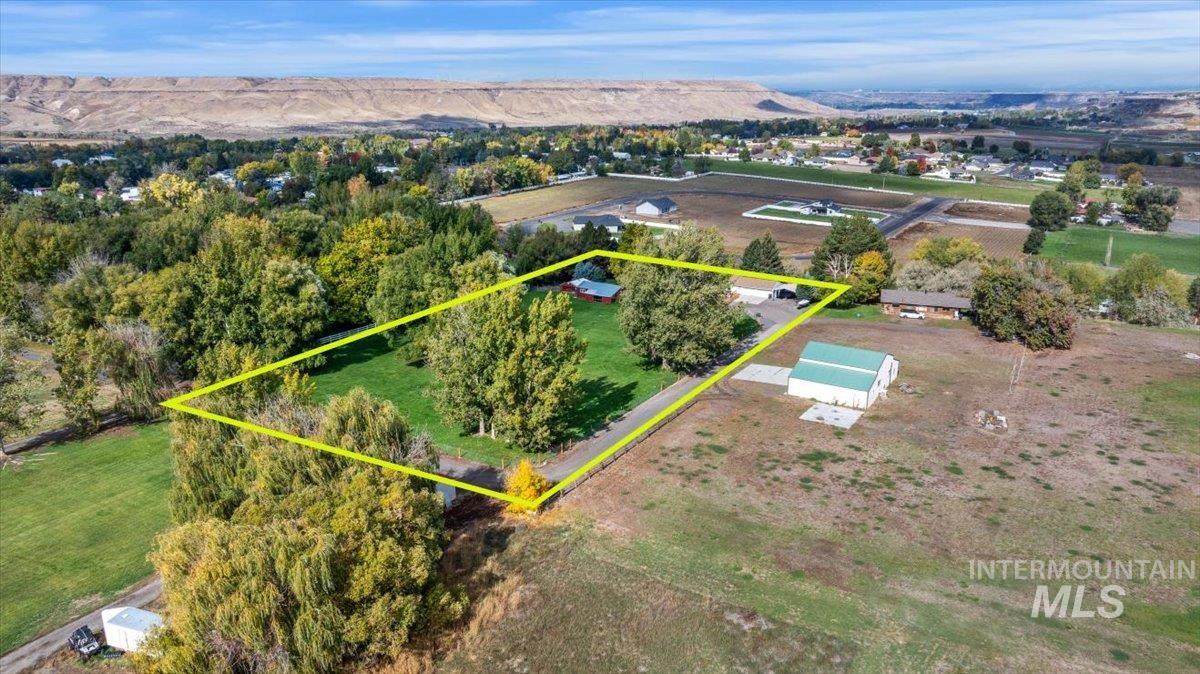 982 A E 2700 S, Hagerman, Idaho 83332, 3 Bedrooms, 3 Bathrooms, Residential For Sale, Price $539,000, 98989460