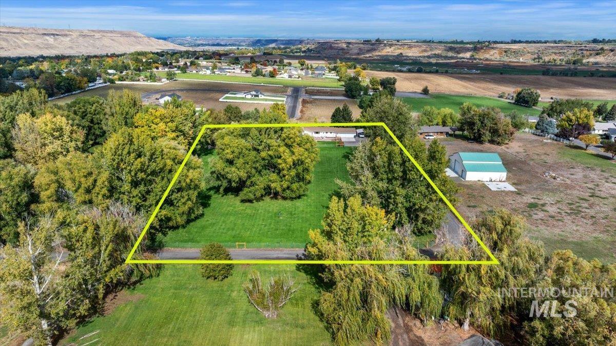 982 A E 2700 S, Hagerman, Idaho 83332, 3 Bedrooms, 3 Bathrooms, Residential For Sale, Price $539,000, 98989460
