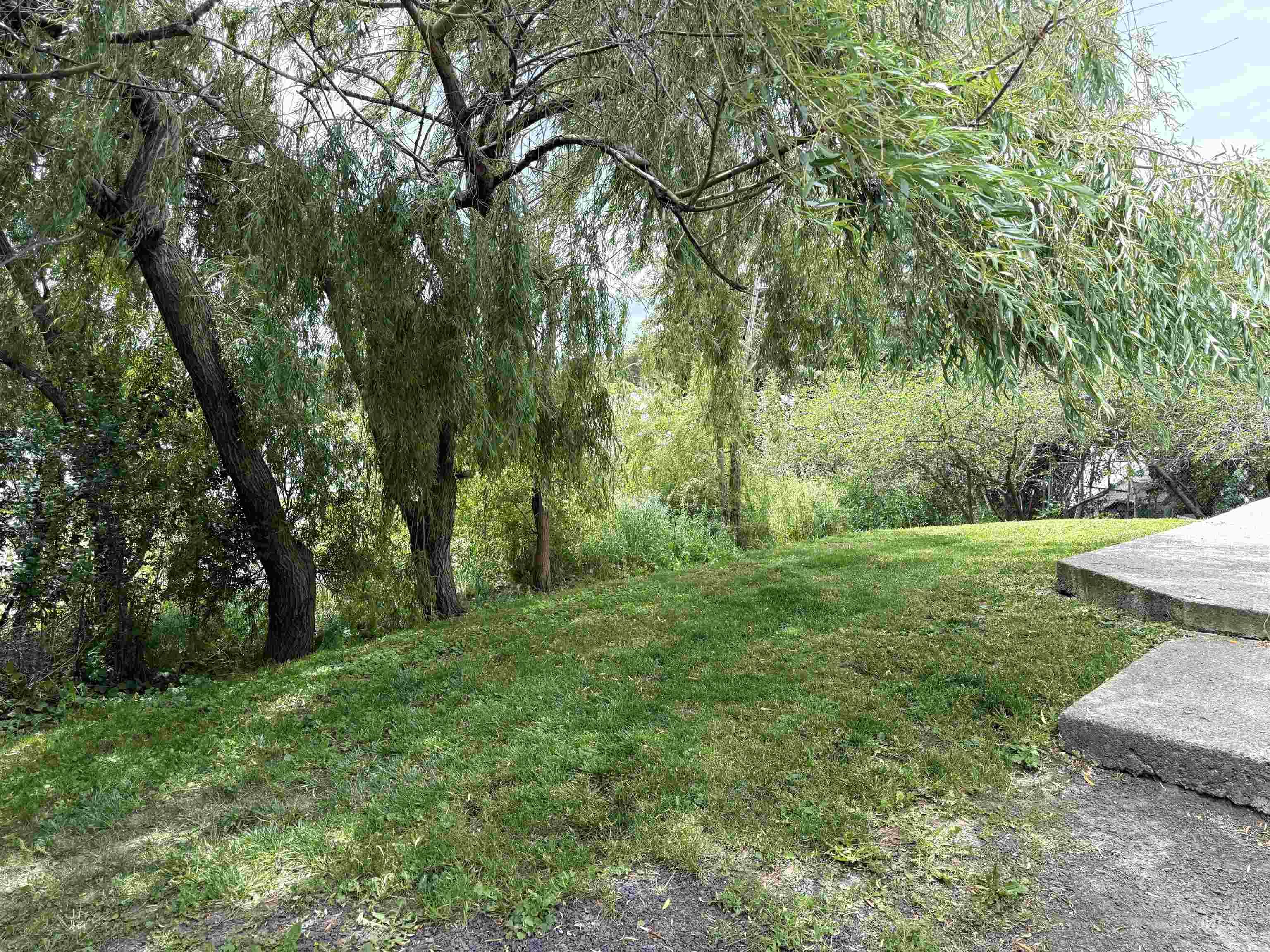 725 / 727 Brent Dr., Moscow, Idaho 83843, 3 Bedrooms, 1.5 Bathrooms, Residential Income For Sale, Price $460,000,MLS 98989468