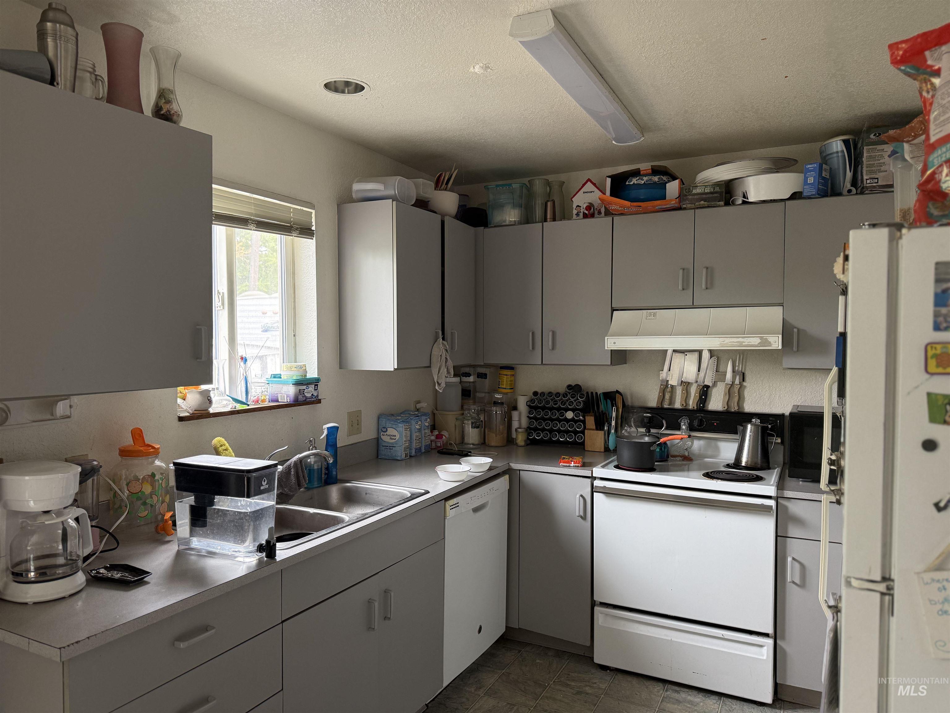 725 / 727 Brent Dr., Moscow, Idaho 83843, 3 Bedrooms, 1.5 Bathrooms, Residential Income For Sale, Price $460,000,MLS 98989468