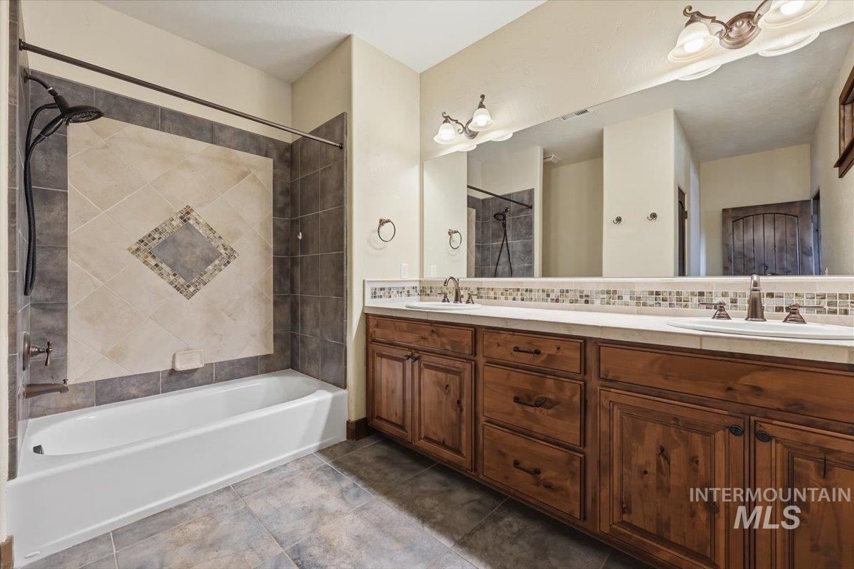129 Cholla Hills, Meridian, Idaho 83646, 3 Bedrooms, 2.5 Bathrooms, Residential For Sale, Price $654,900,MLS 98989475