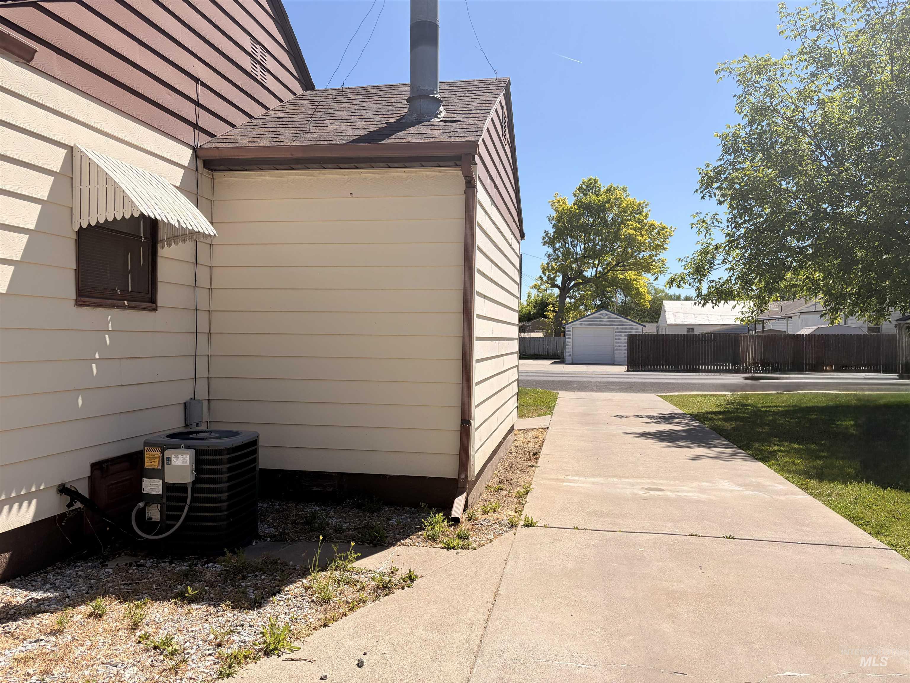 847 Locust Street, Twin Falls, Idaho 83301, 3 Bedrooms, 1.5 Bathrooms, Residential For Sale, Price $265,000,MLS 98989476